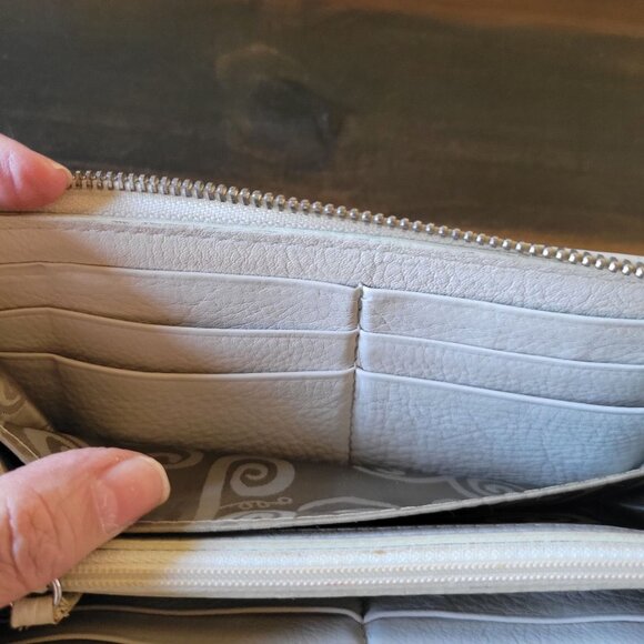 Brighton's Mingle Cream Croc-Embossed Zip-Around Wallet Multiple Card Slots-OS - Picture 7 of 9